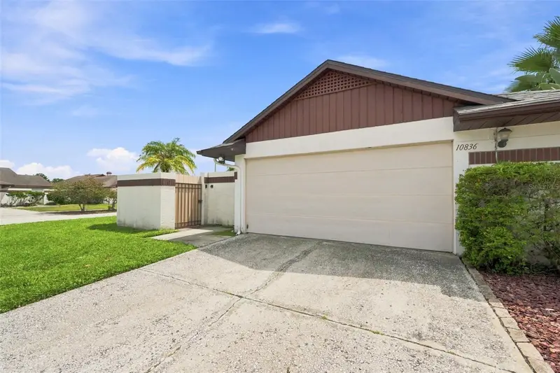 10836 Venice Cir, FL