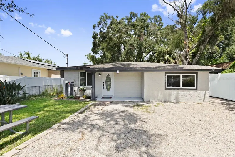 1523 W Broad St, FL