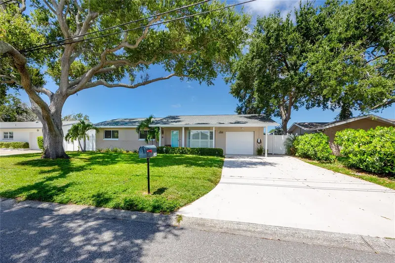 1744 Harbor Cir E, FL