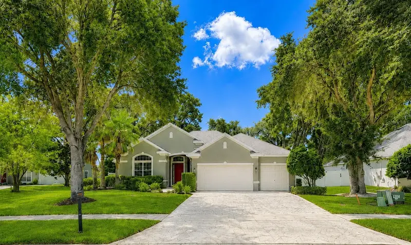 105 E Blue Water Edge Dr, FL