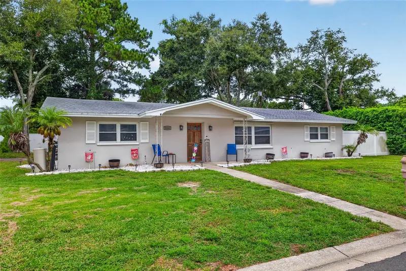 2266 Manor Ct, FL
