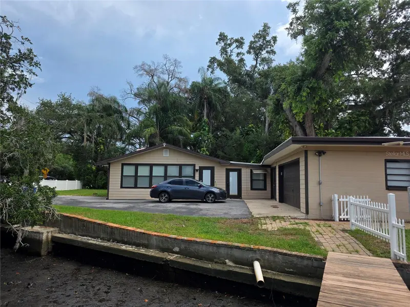8816 Memorial Hwy, FL