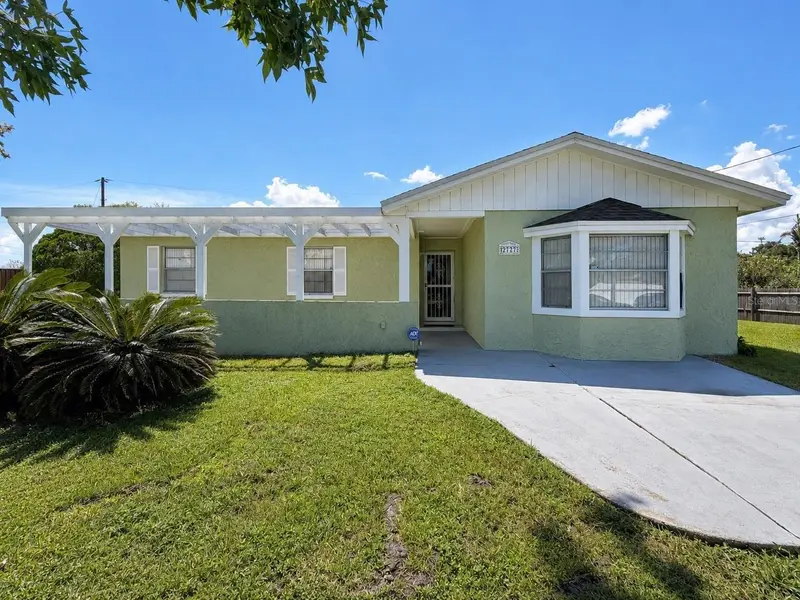 2777 Green Meadow Cir, FL