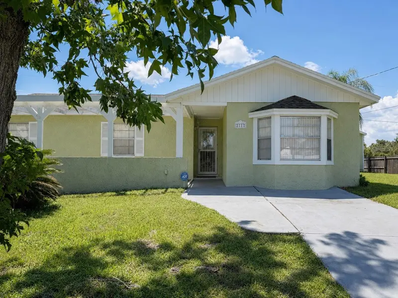 2777 Green Meadow Cir, FL