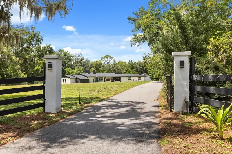 1602 Country Club Rd, FL