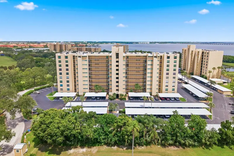 2621 Cove Cay Dr #203, FL