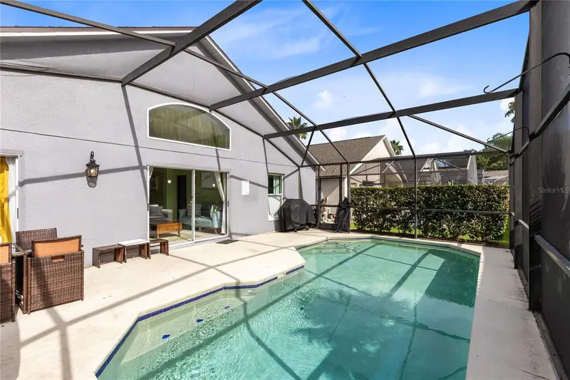 915 Lake Berkley Dr, FL