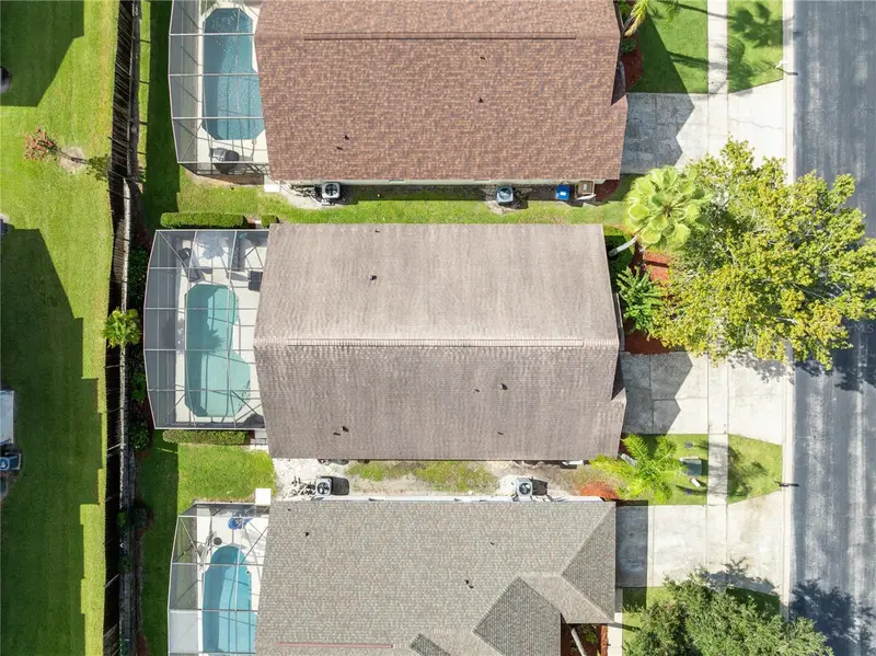 915 Lake Berkley Dr, FL