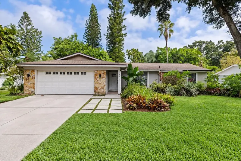 1671 Castlewood Ln, FL