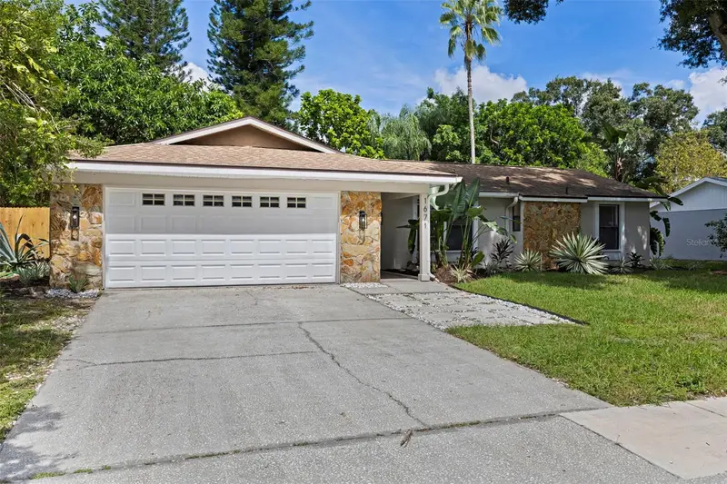 1671 Castlewood Ln, FL