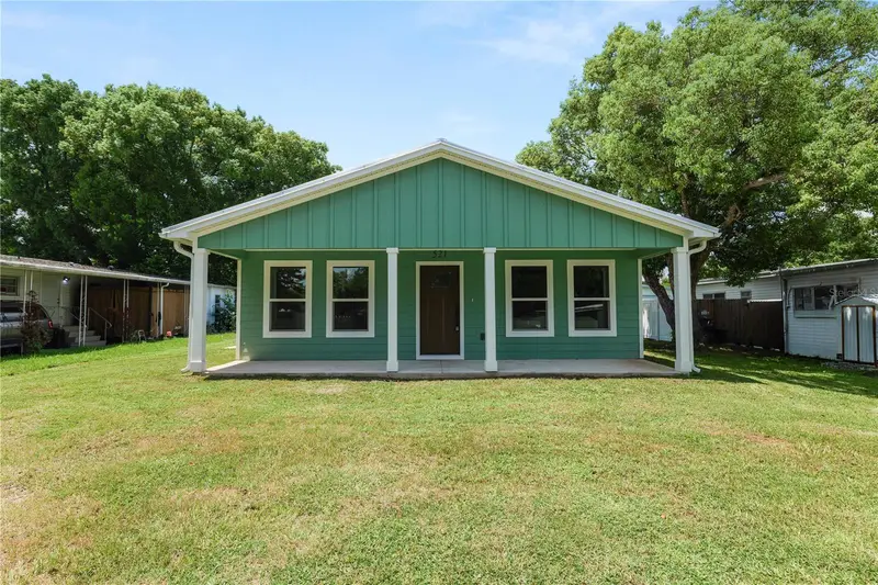 521 Skyline Dr E, FL