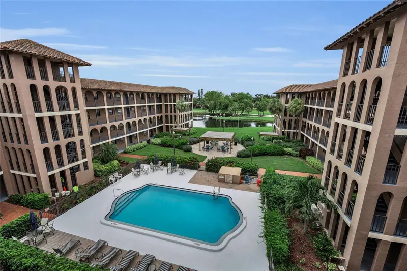6100 Gulfport Blvd S #405, FL
