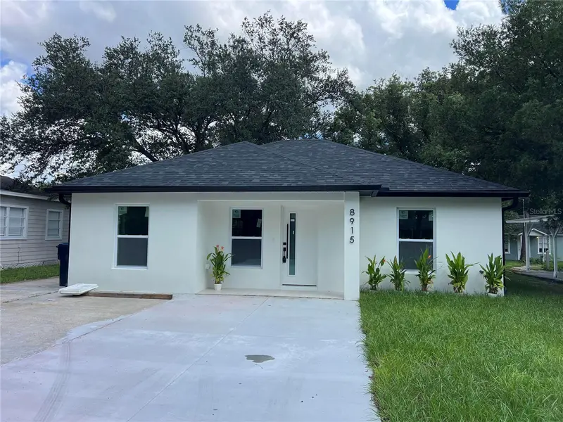 8915 N Willow Ave, FL