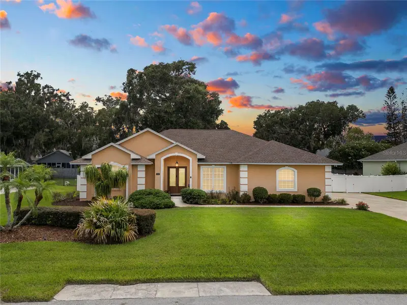 318 Hamilton Shores Dr Ne, FL