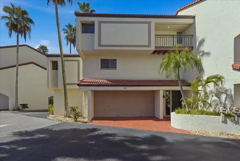 240 Windward Psge #702, FL
