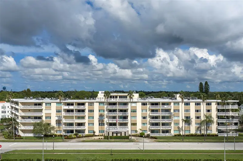 1200 N Shore Dr Ne #208, FL