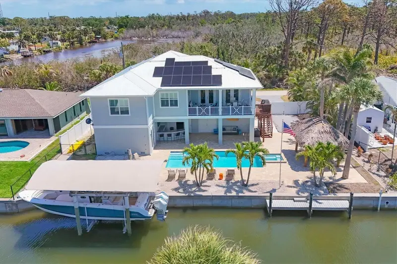 9201 Lake Dr, FL