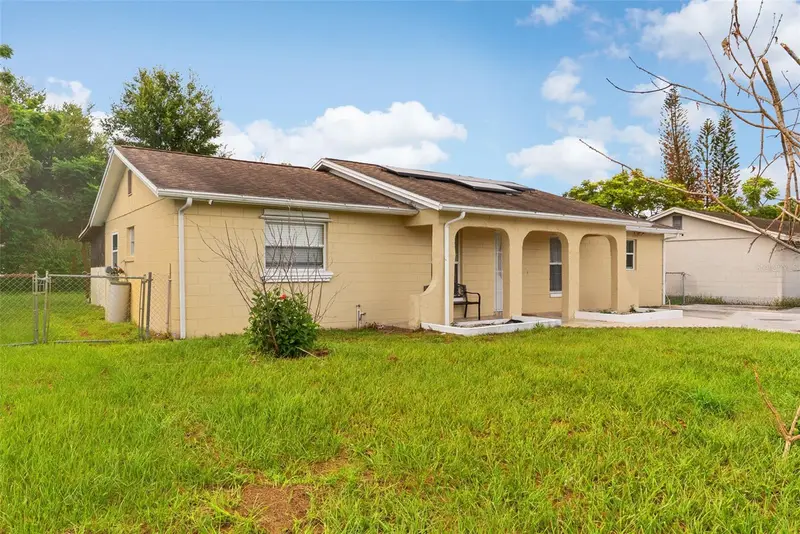 558 Broadmoor Dr, FL