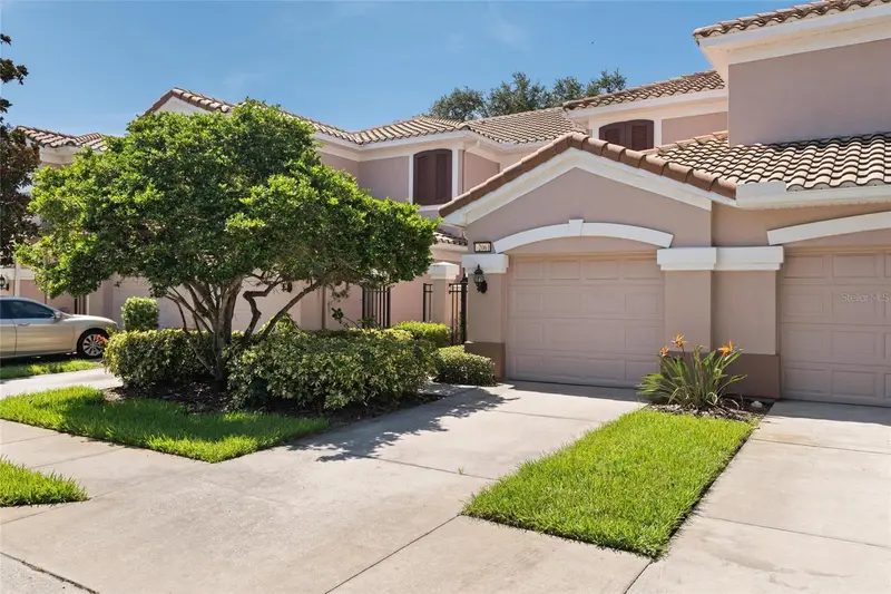 2061 Carriage Ln #104, FL