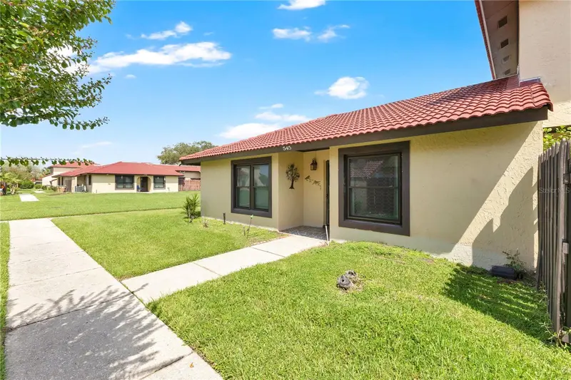545 Hunter Cir, FL