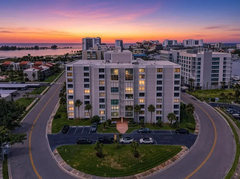 855 Bayway Blvd #503, FL