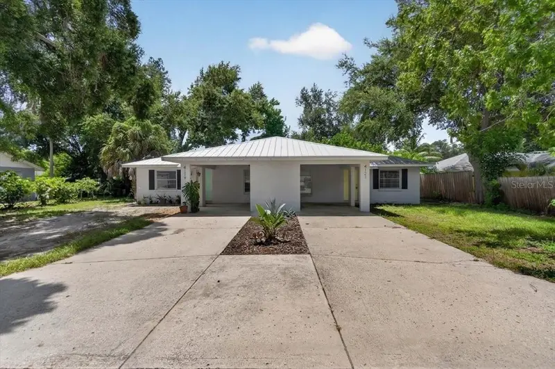 4121 12th Ave W, FL