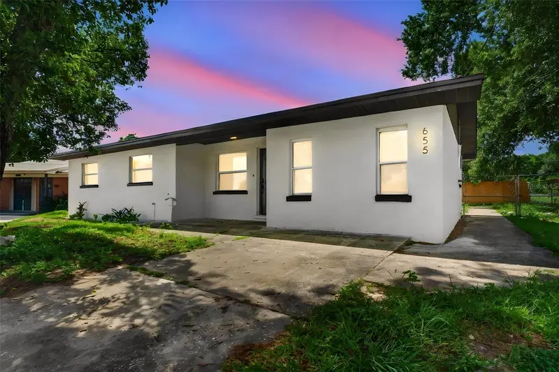 655 Travis Ct, FL