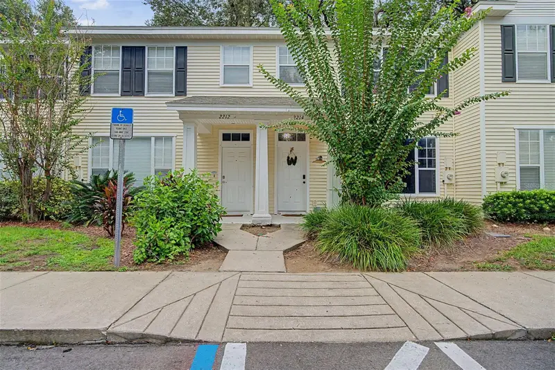 2214 Golden Oak Ln, FL
