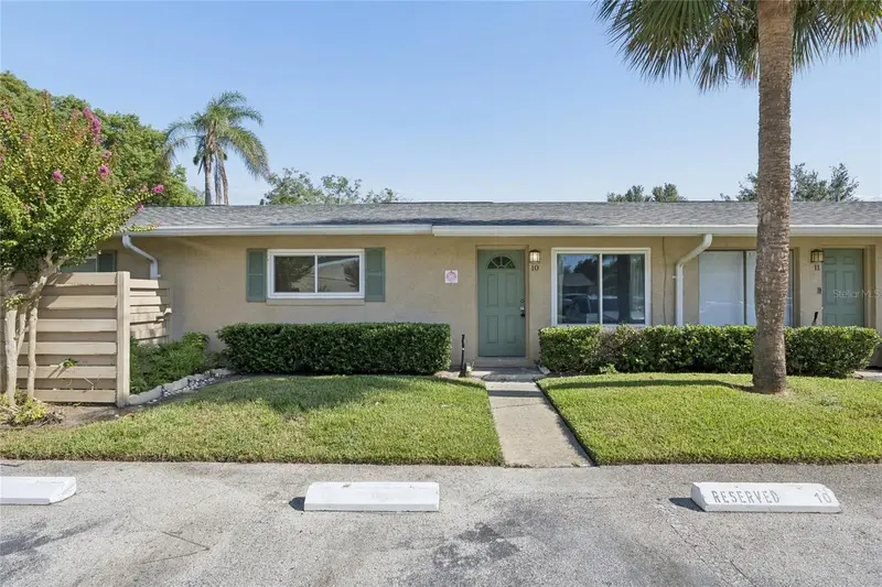 725 Northlake Blvd #10, FL
