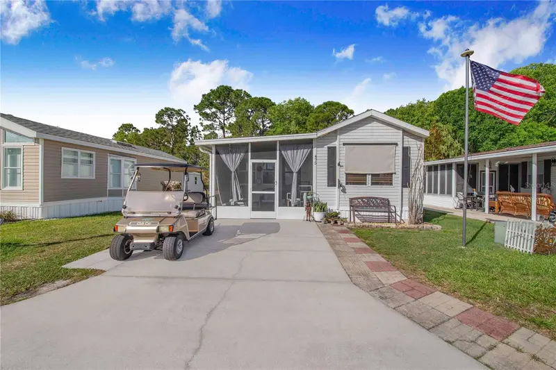 475 Pine Loop, FL