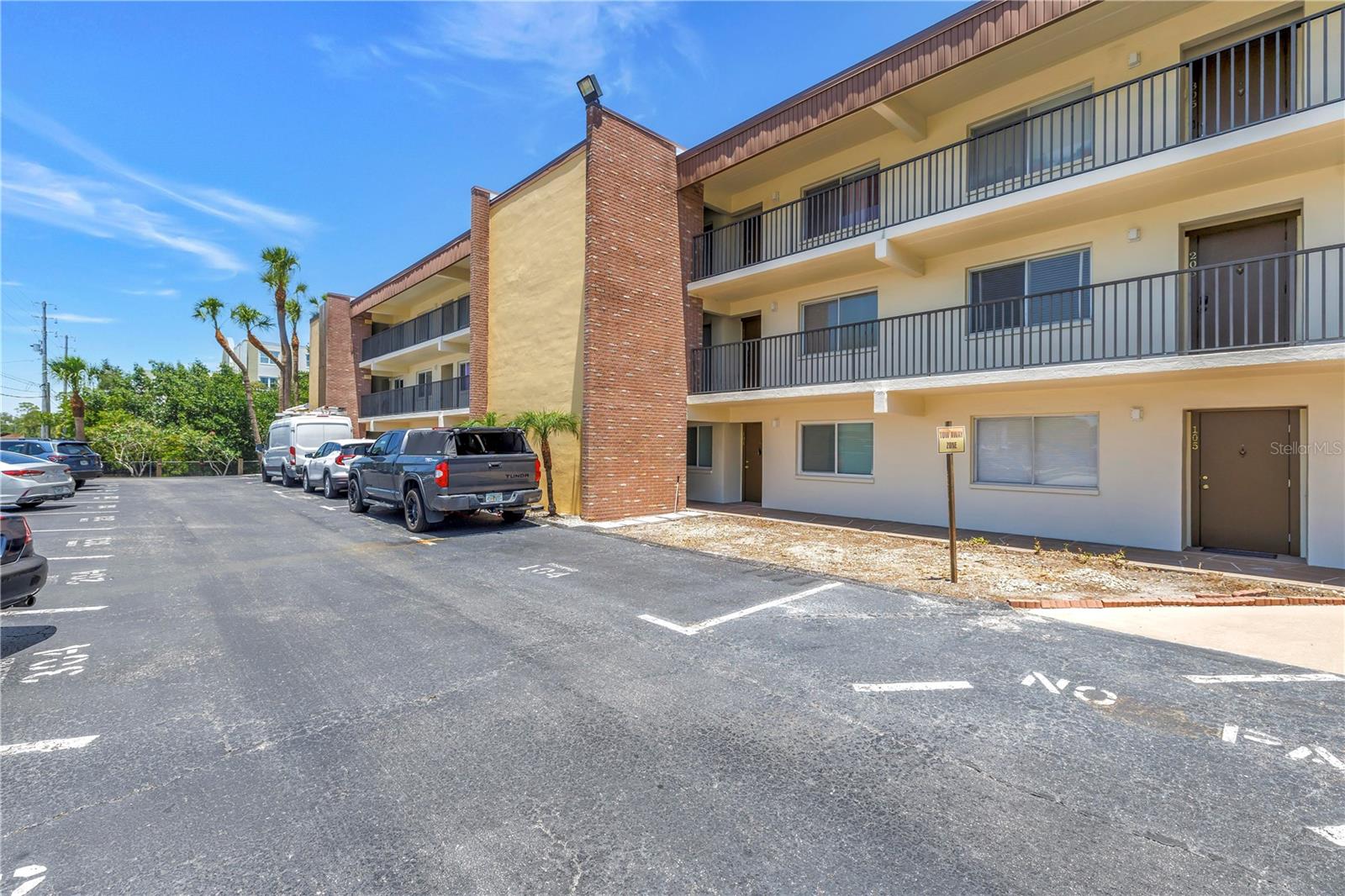 4435 1st St Ne #305, FL