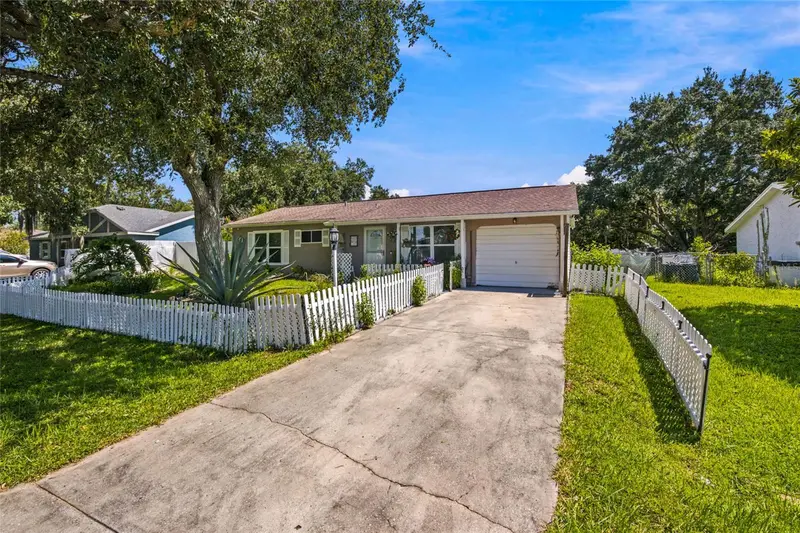 35 Hickory Track Way, FL