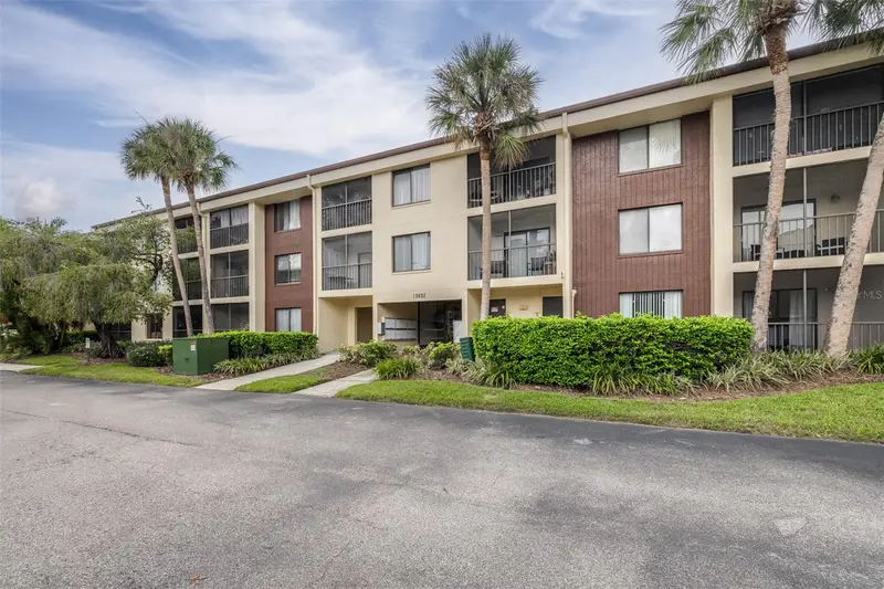 13602 S Village Dr #1107, FL