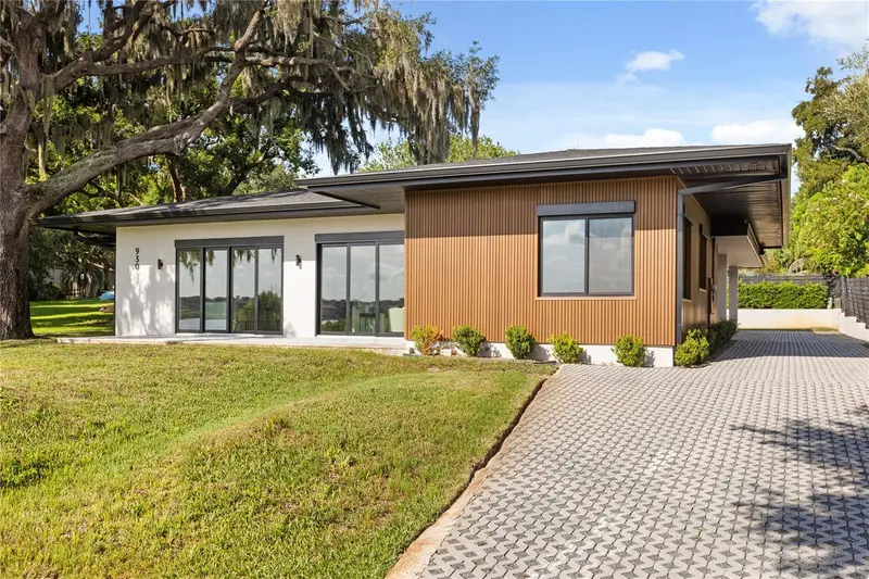 930 East Blvd, FL