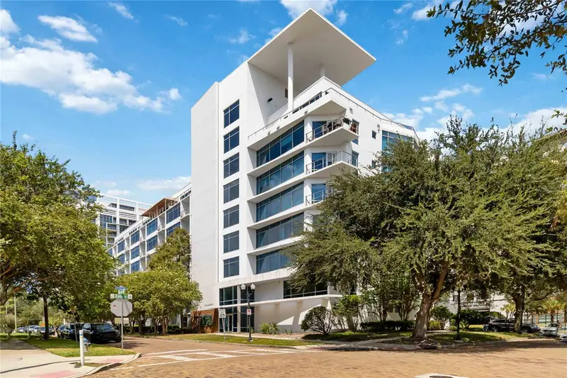 525 E Jackson St #706, FL