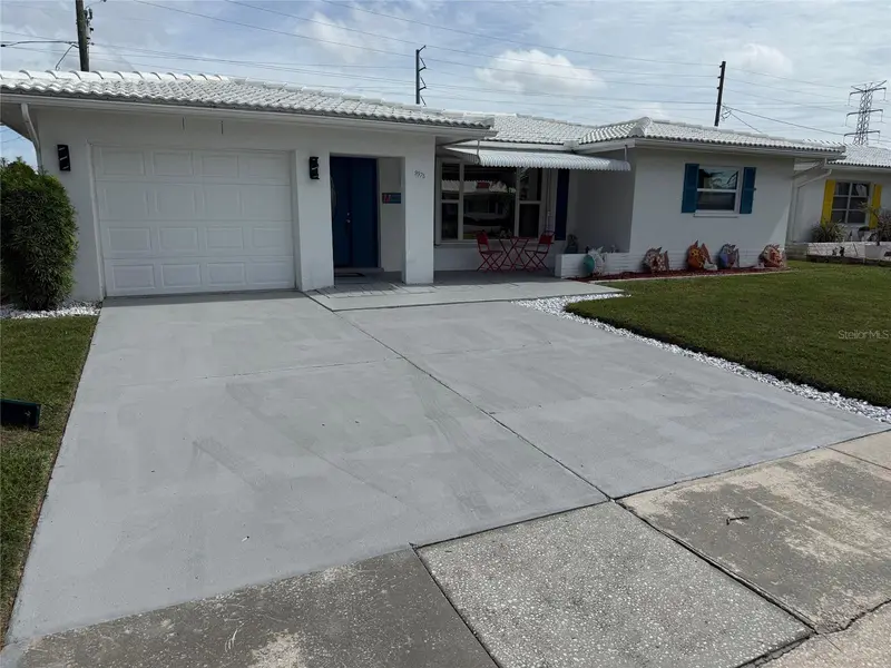 9975 41st St N, FL
