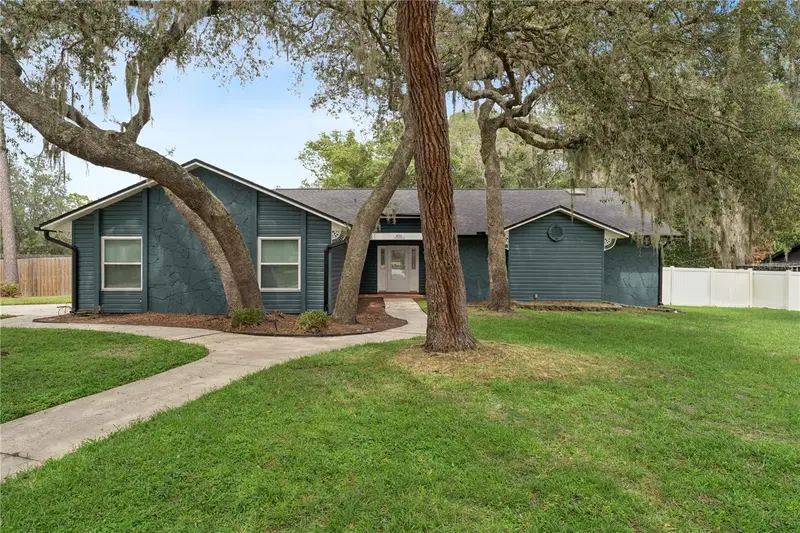 400 Columbus Cir, FL