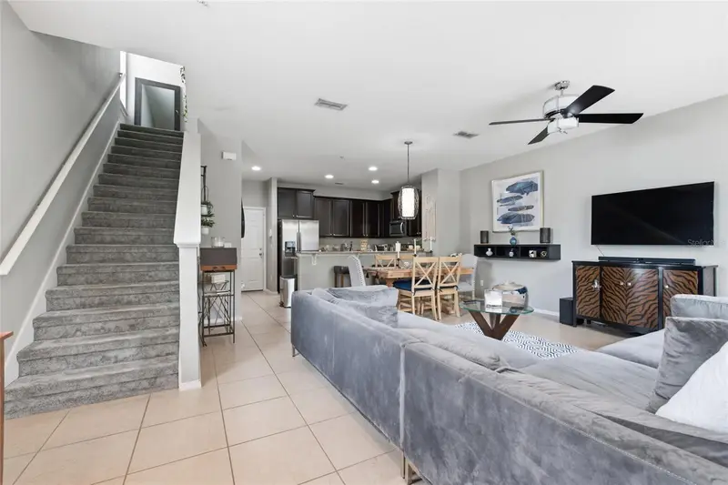 684 Hopemore Pl, FL