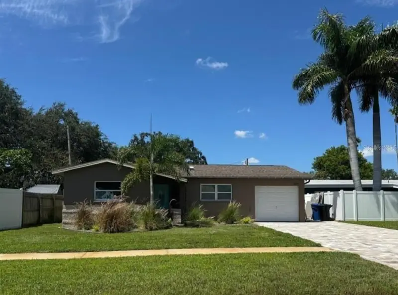 1836 Bayou Grande Blvd Ne, FL