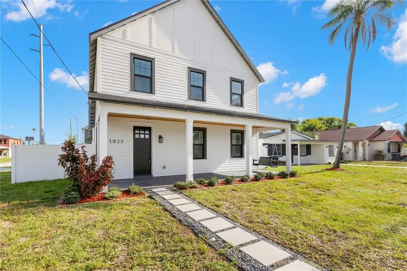 3923 W Gray St, FL