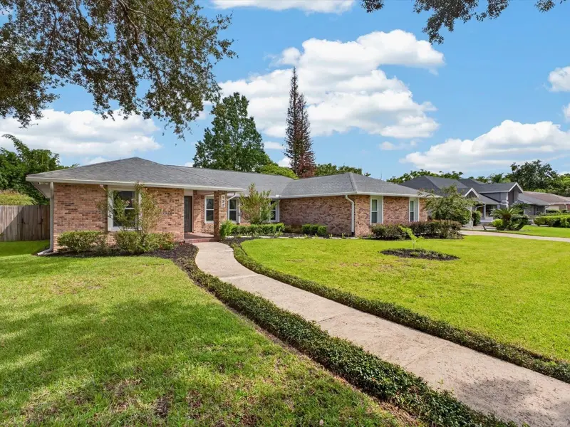 992 Sleeping Rock Ct, FL