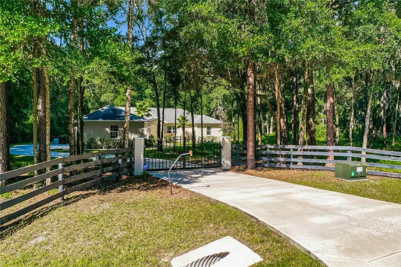 10620 Ne 104th Cir, FL