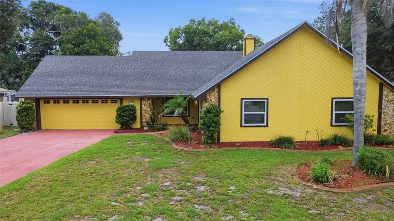 4 Red Bud Ln, FL