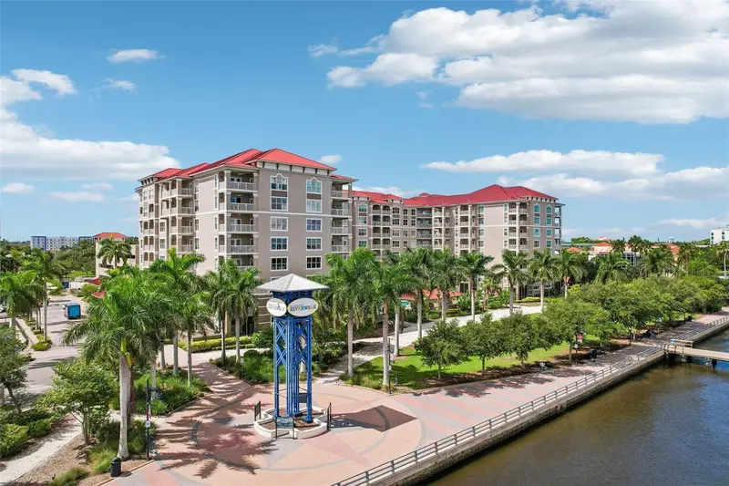 808 3rd Ave W #809, FL