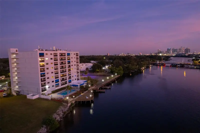 2780 N Riverside Dr #805, FL