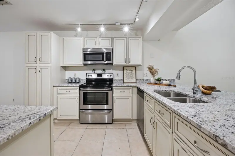 8370 Sandpoint Blvd, FL