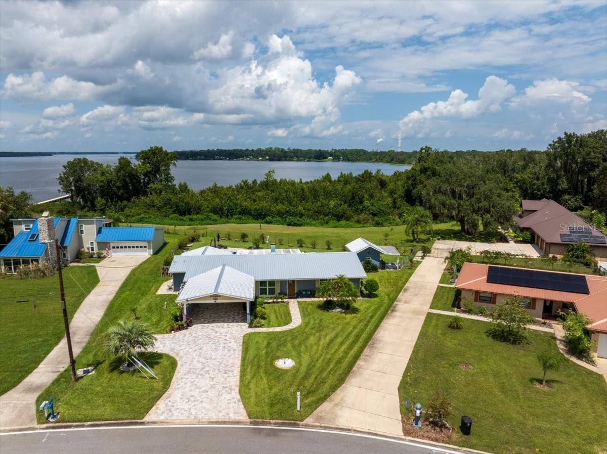 209 River Dr, FL