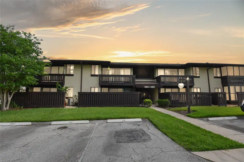 40 Club House Dr #207, FL