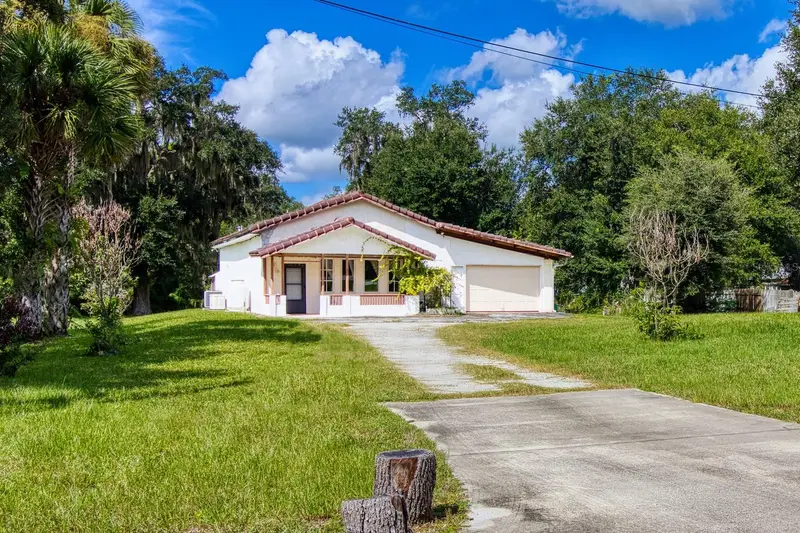 1690 James St, FL