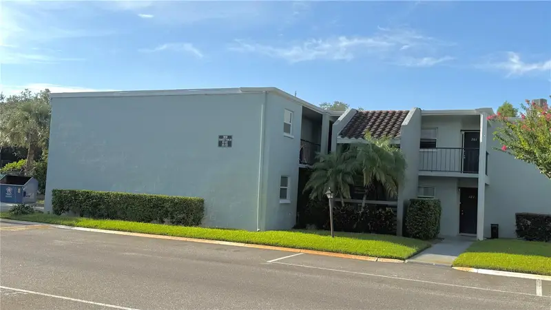 2830 Somerset Park Dr #202, FL
